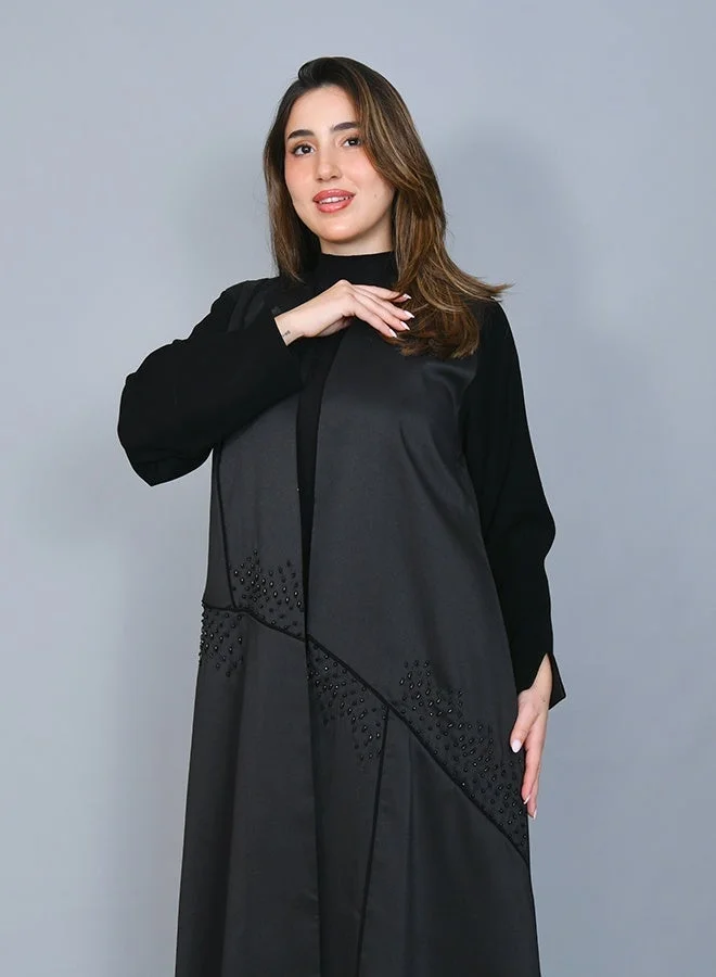 HAWRAA ABAYA Elegant black abaya with a refined cloche silhouette, embellished with delicate diagonal beadwork